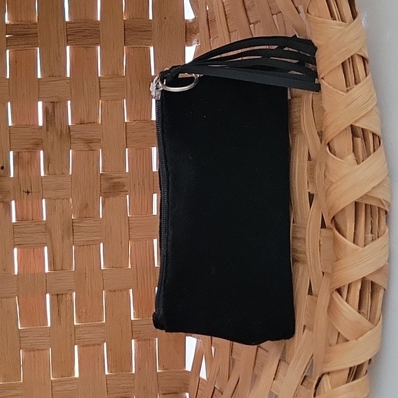 SOFT MAKEUP BAG   W/KEYCHAIN RING ON ZIPPER PULL, MAKE-UP, CLUTCH, DATE NIGHT 🌃 - Picture 3 of 4